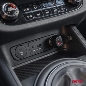 Ładowarka samochodowa QC+PD 20W USB-A + USB-C AMIO-04282