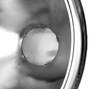 Lejek metalowy krzywy skośny z sitkiem fi 17 cm